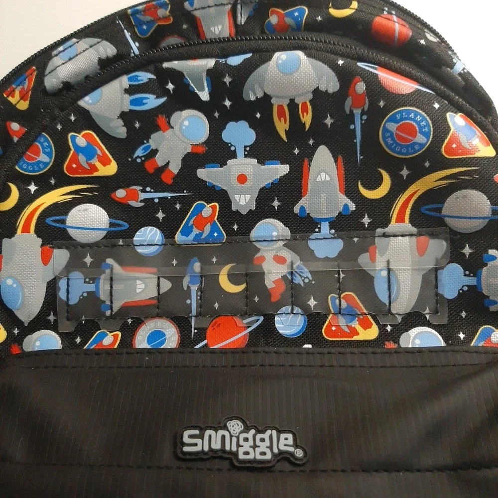 Smiggle backpack features